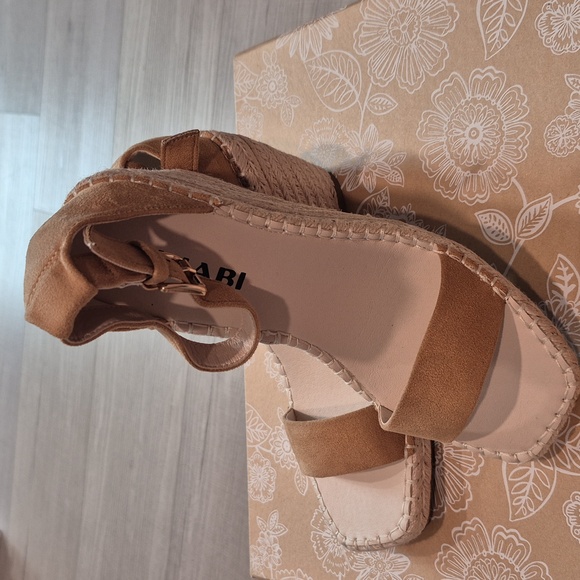K/Lab Tan Wedge Sandals with Ankle Strap - Picture 3 of 7